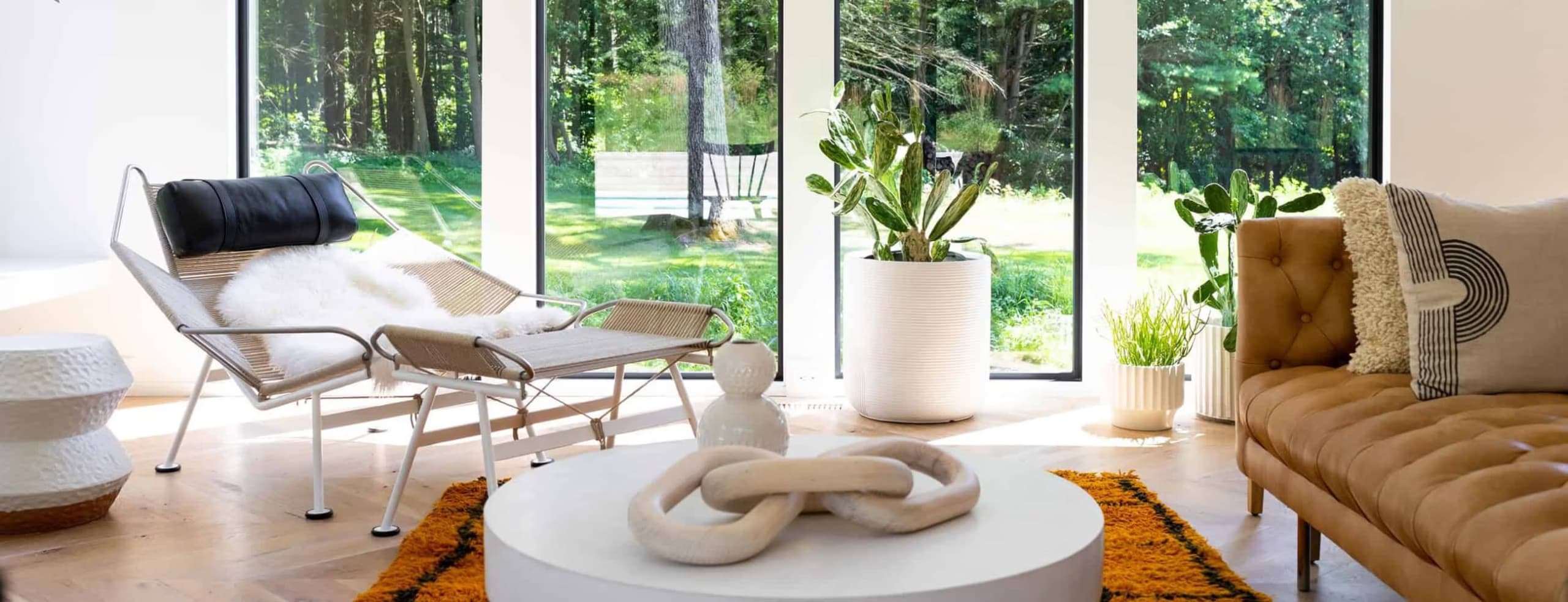 Interior with a PP225 Flag Halyard chair