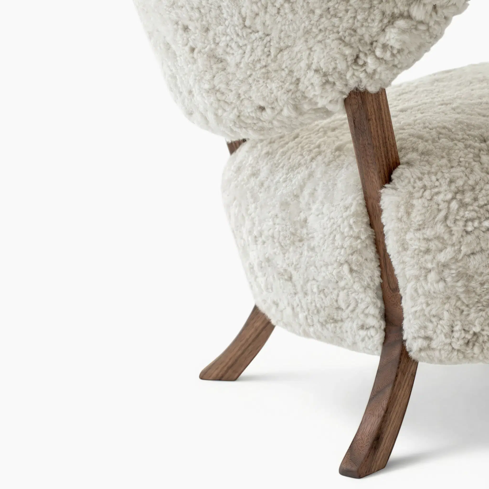 Wulff ATD2 Chair and Ottoman | Sohnne