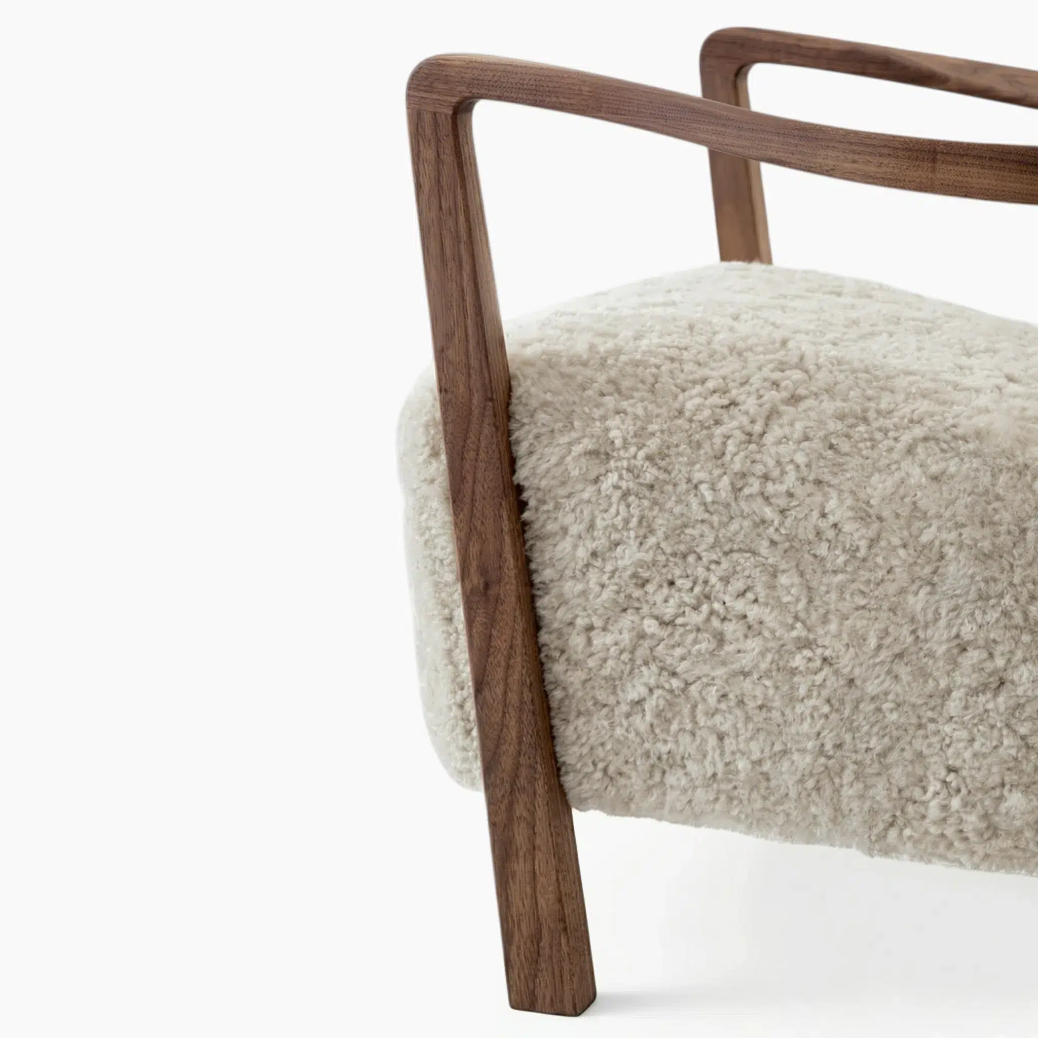 Wulff ATD2 Chair and Ottoman | Sohnne