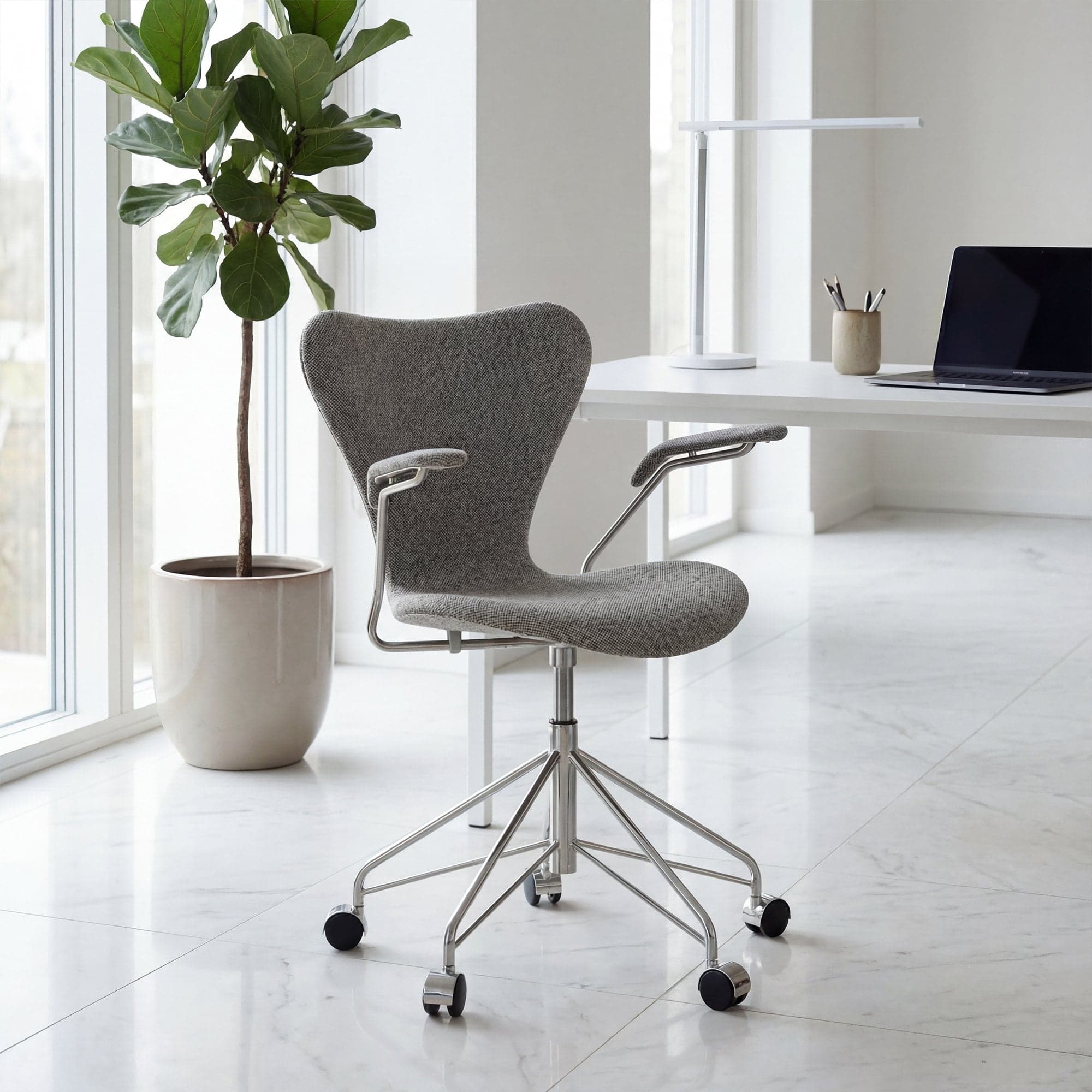 Series 7 Office Chair, view 4