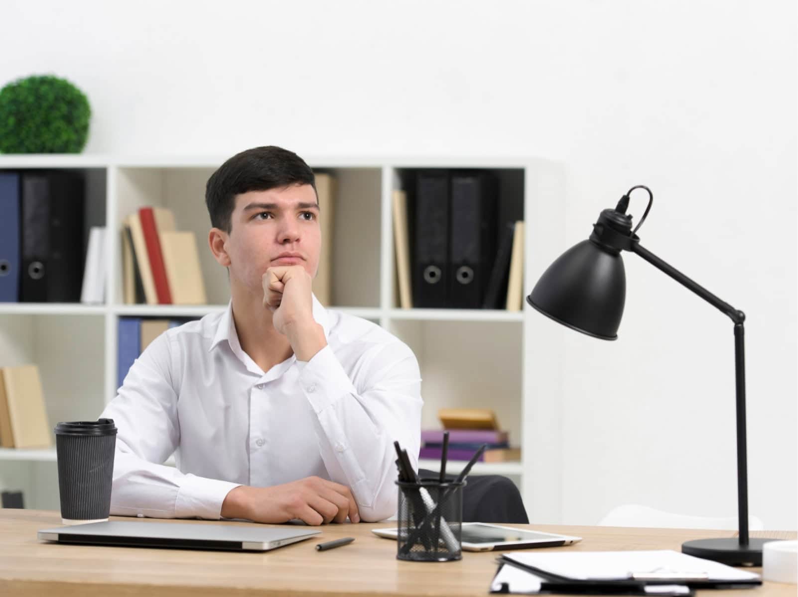 Men’s Study Room and 7 Smart Ways to Go About It!