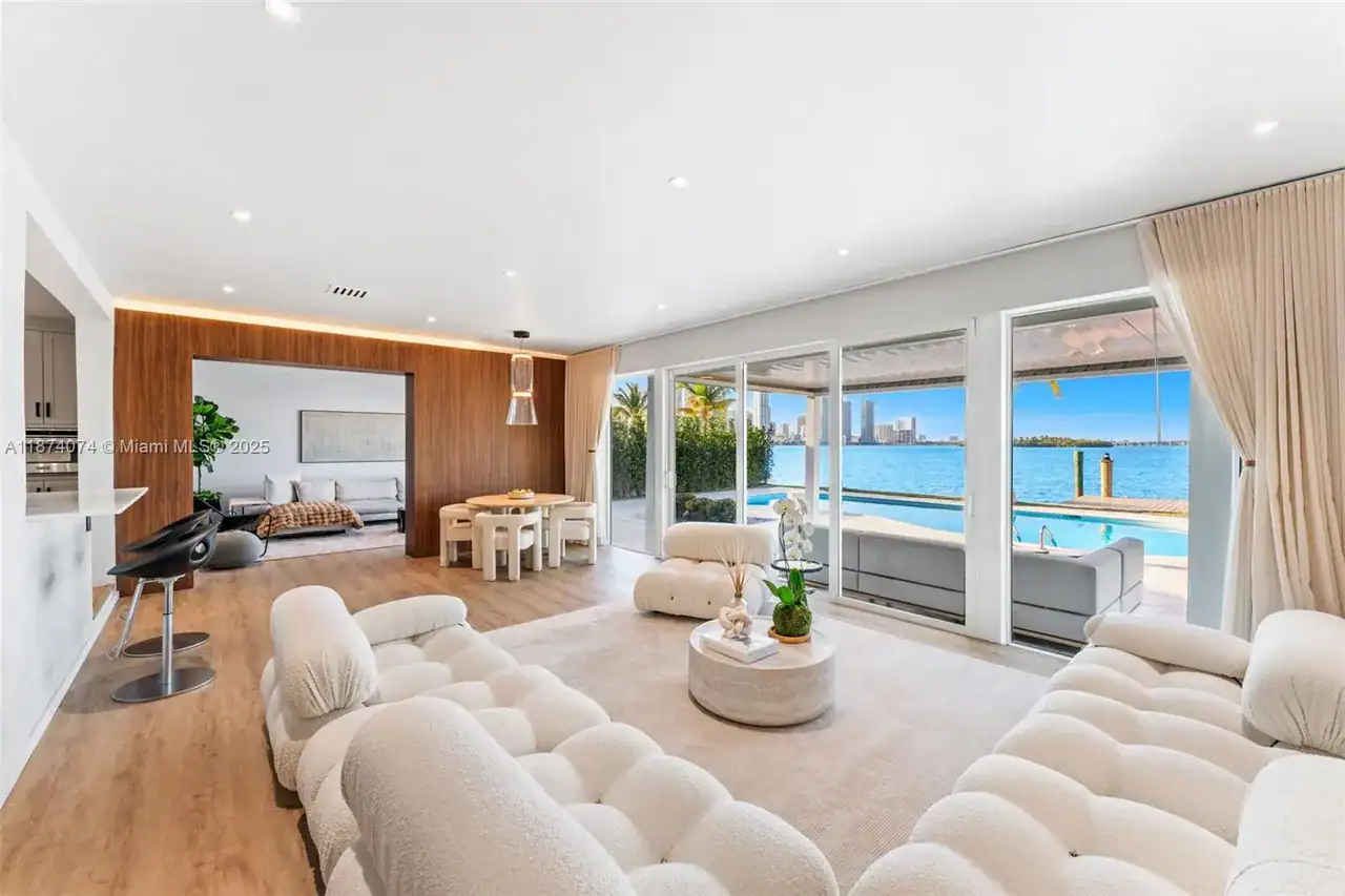 1011 N Venetian Dr. 1
