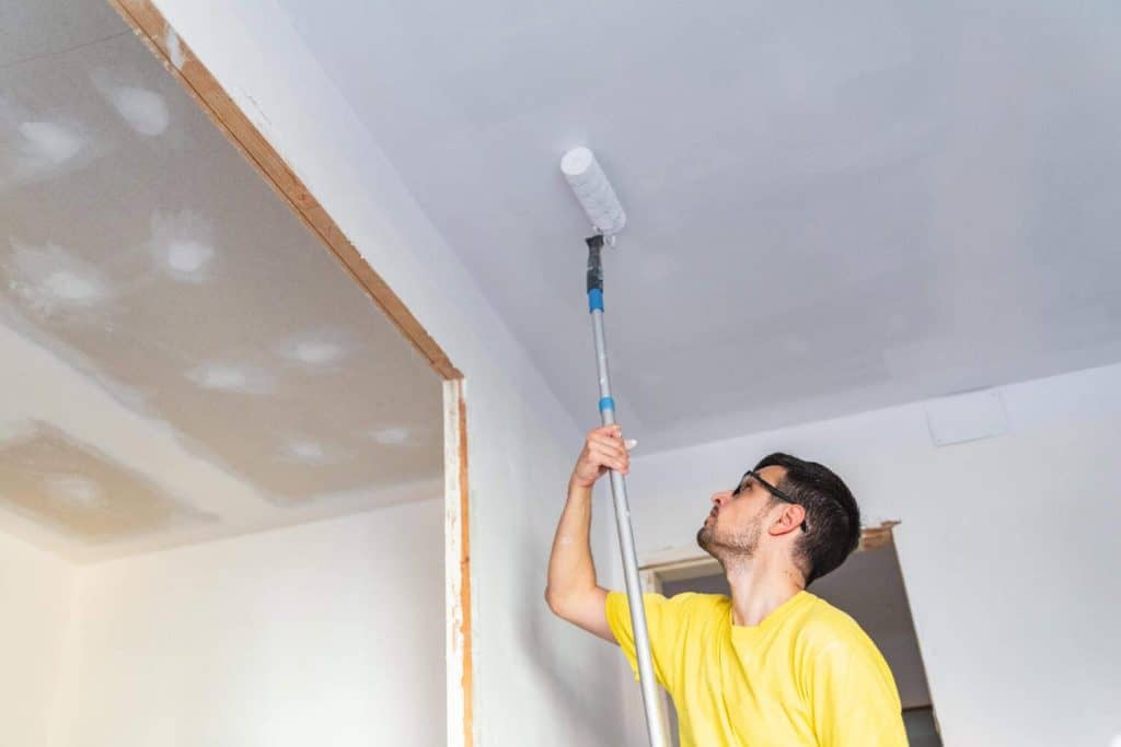 how to make a room look bigger with paint