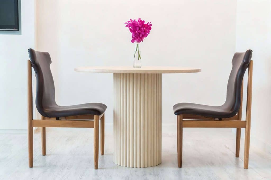 Measure your space before buying a dining table in the Black Friday sale to ensure a good fit. Small spaces suit round or extendable tables, while larger rooms work well with rectangular designs.