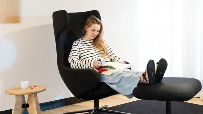 5 Benefits of a High Back Couch in The America Minimalist Home