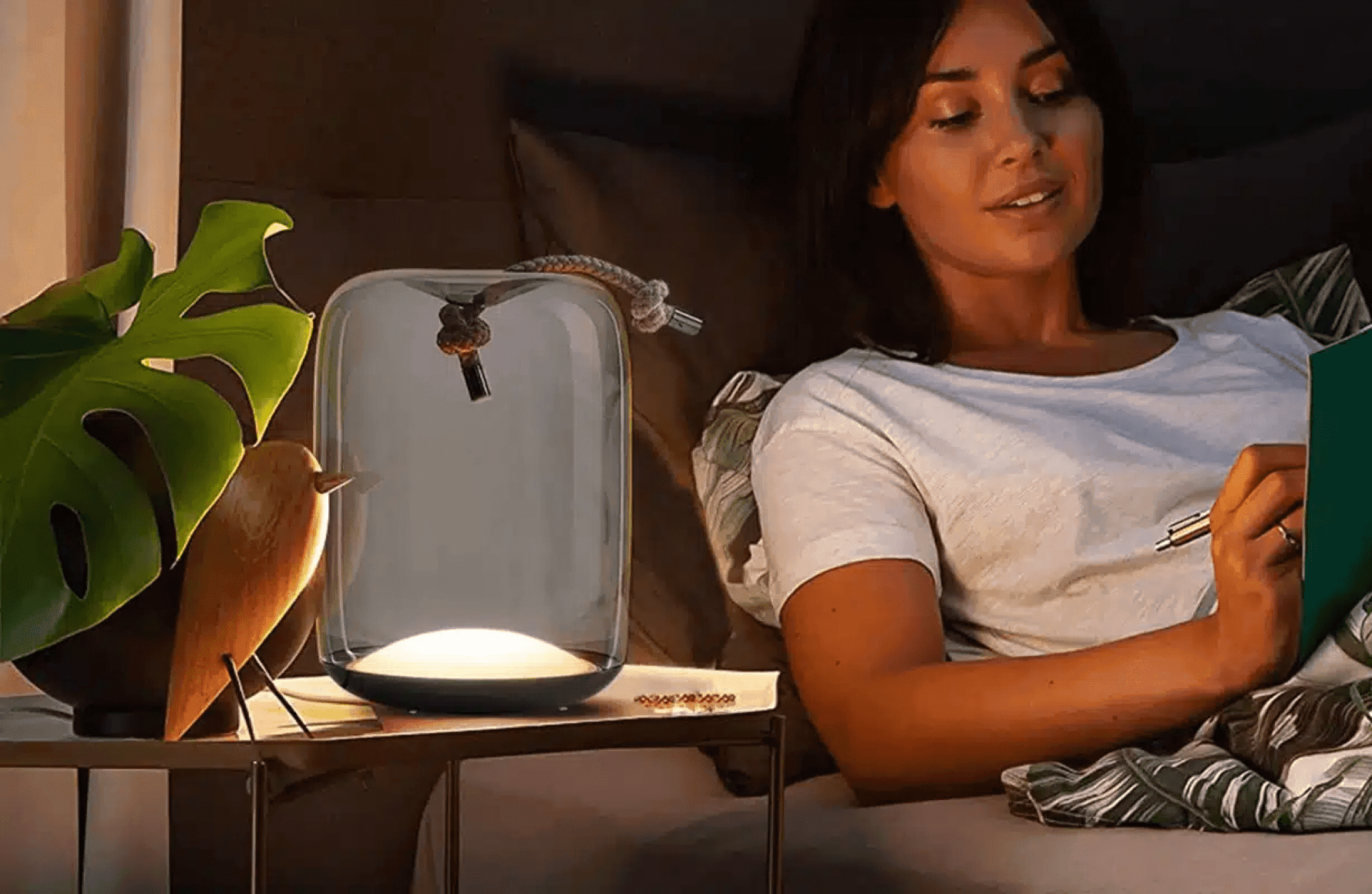 3 Great Glass Table Lamps for Living Room Décor: Lighting Done Right