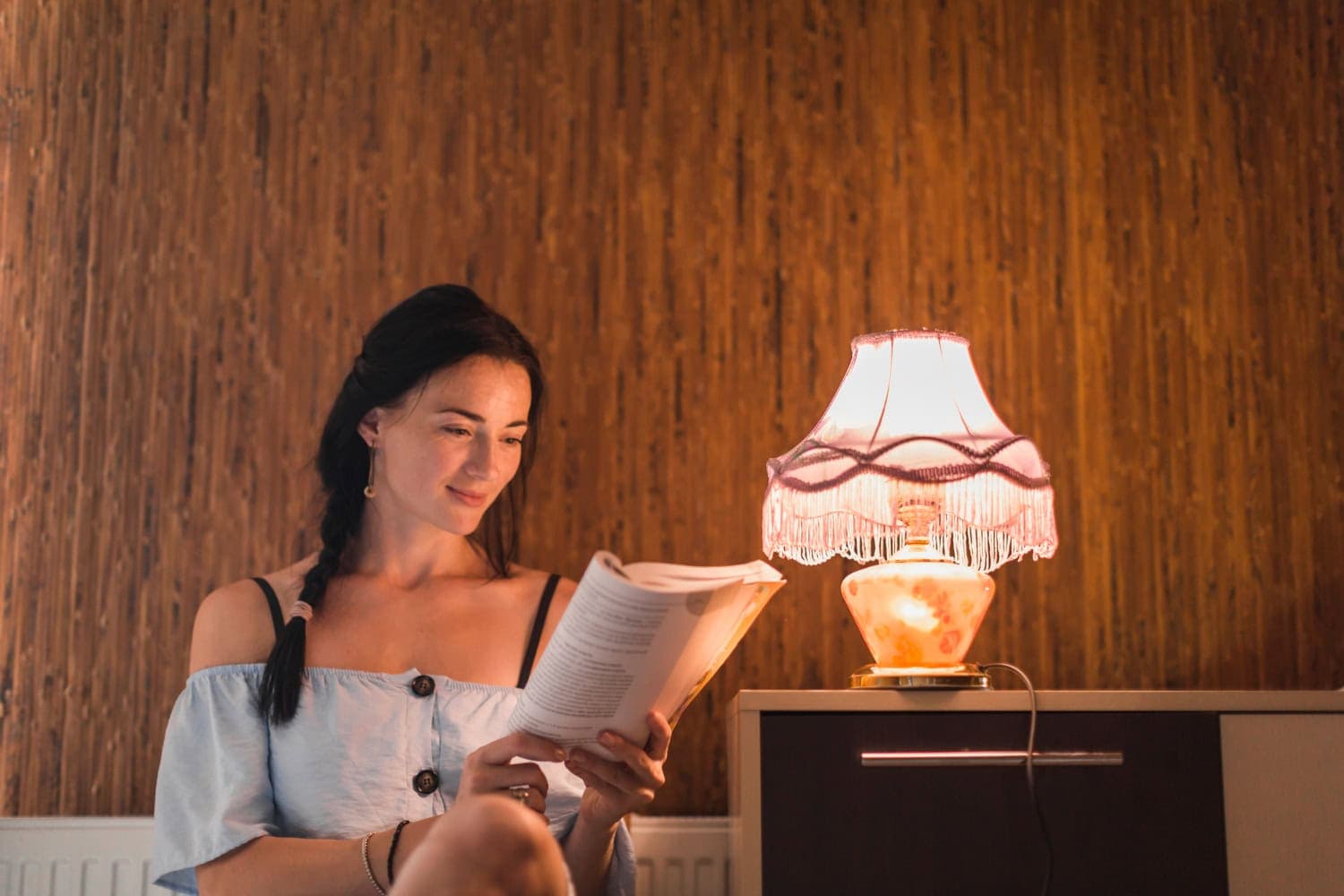 Best Bedside Table Lamps for Reading: 5 Reasons Why You Need It!