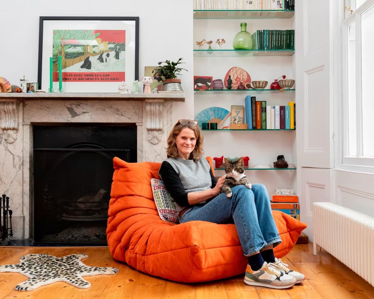 Make Tight Spaces Work with 4 Best Sofa for Small Living Rooms