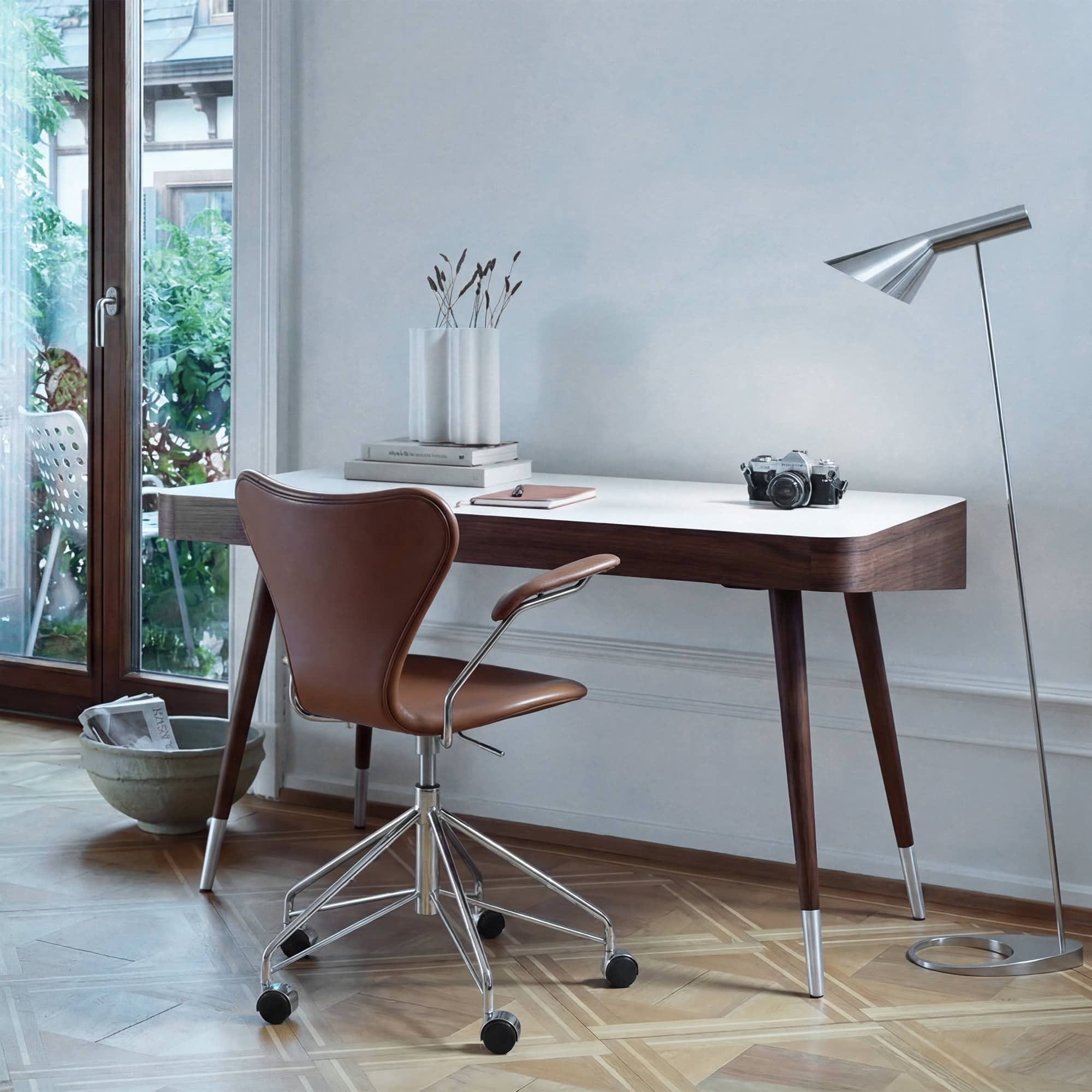 The Naver AK 1330 Desk