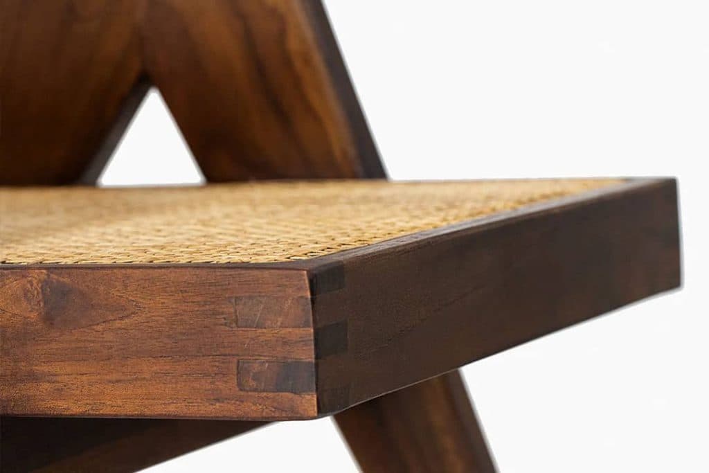 High-Quality Teak Finish