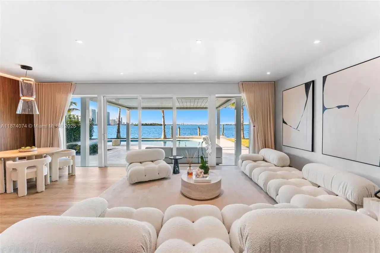 1011 N Venetian Dr. 2