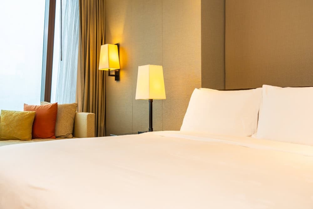 5-Star Secret: How Hotel Room Lamps Attract Guests, Boost Revenue