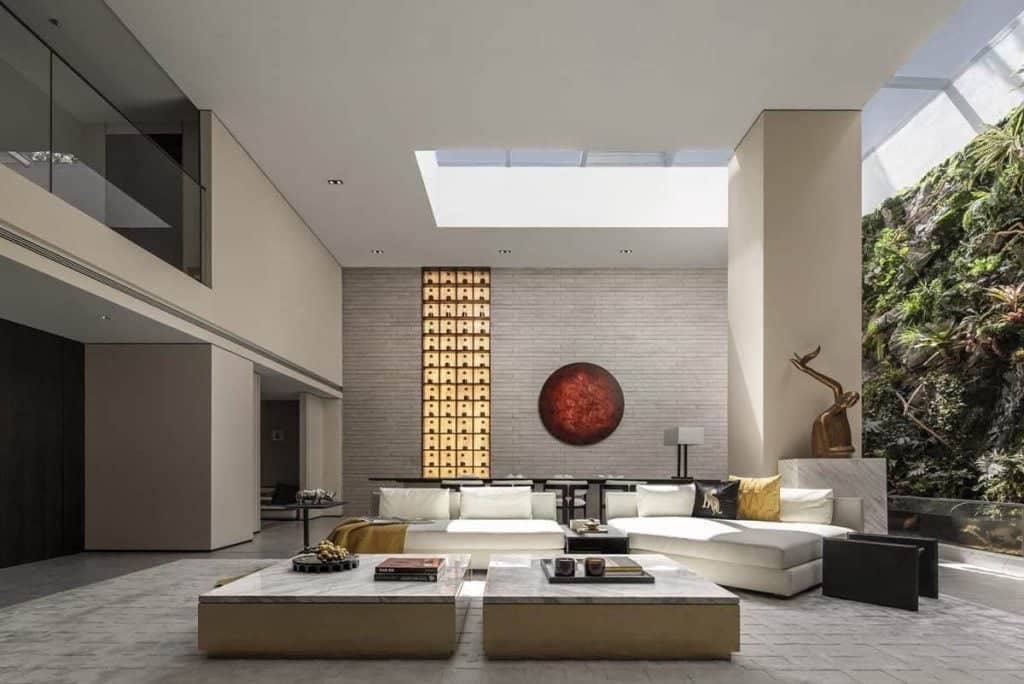 How Do Plants Impact Feng Shui in a Living Room?