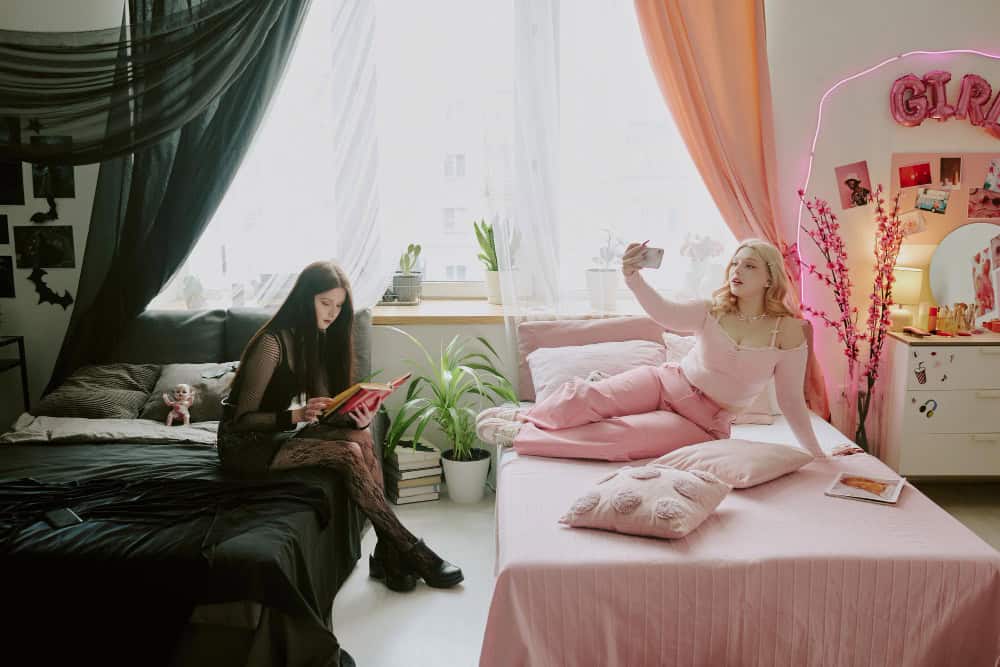 Twin bedroom design blending shared furniture with personal decor accents inspired by Barbie and Ken aesthetic balance.