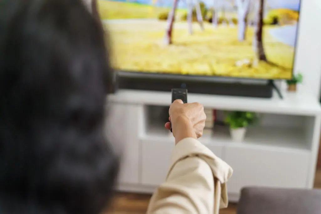 How Do Lighting And Glare Affect Tv Placement?