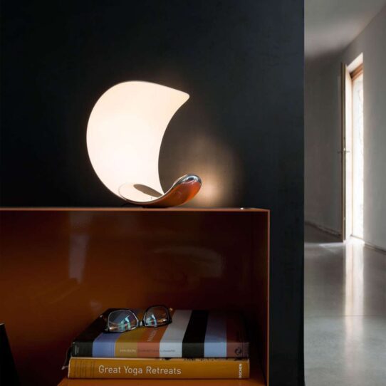 Audrey Atmos® Lamp by Sohnne look like a futuristic lamp.