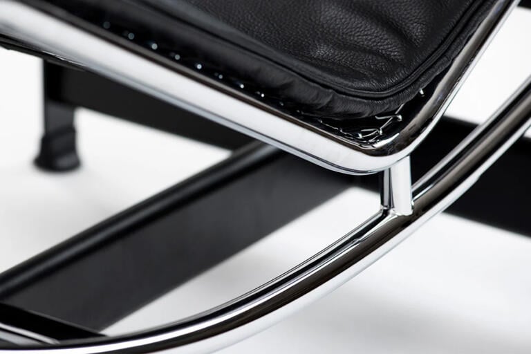 LC4 Chaise Feature 2