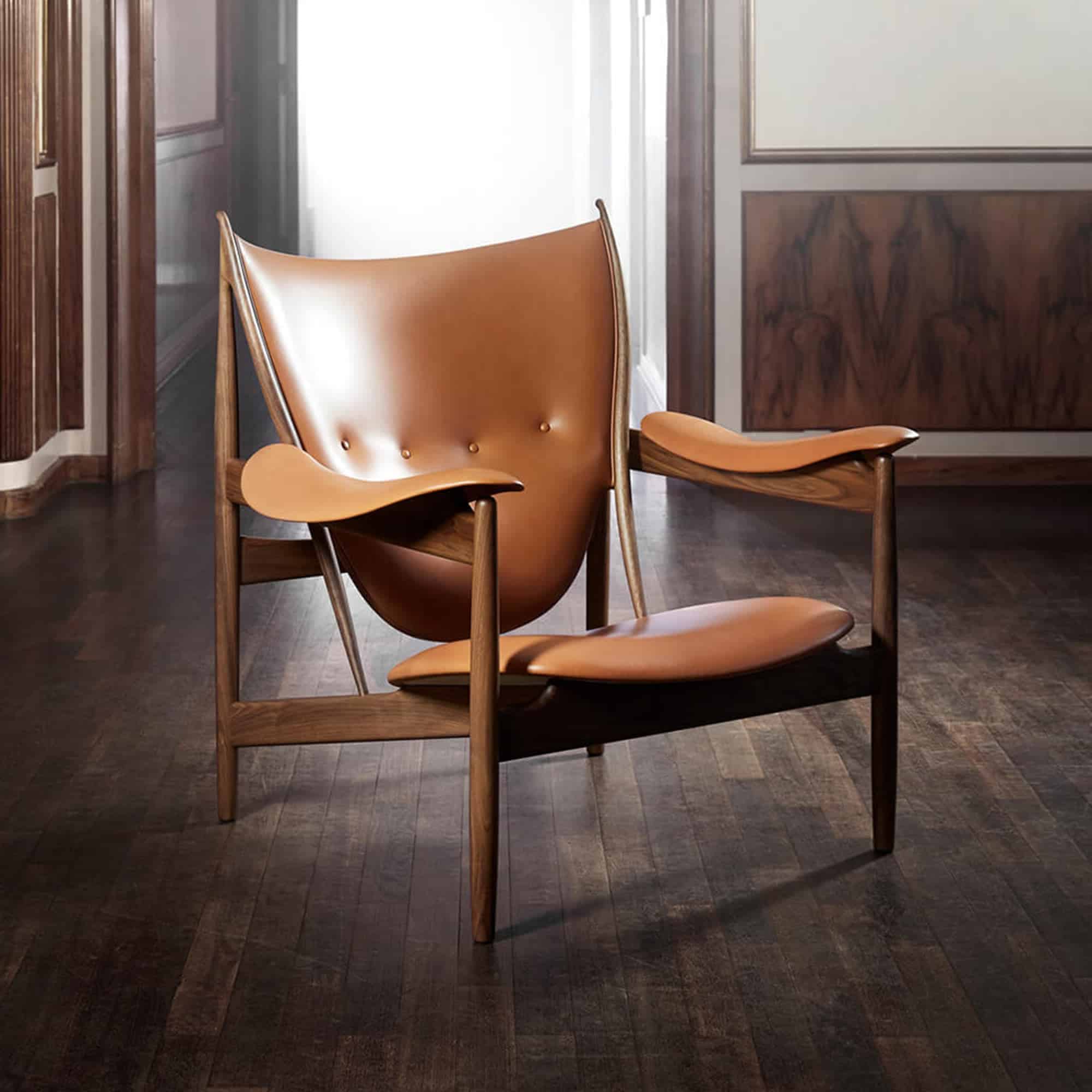 Chieftain Chair Replica - Experience regal comfort with this mid-century modern masterpiece - Organic walnut frame and soft leather upholstery - Timeless statement piece for any interior space.
