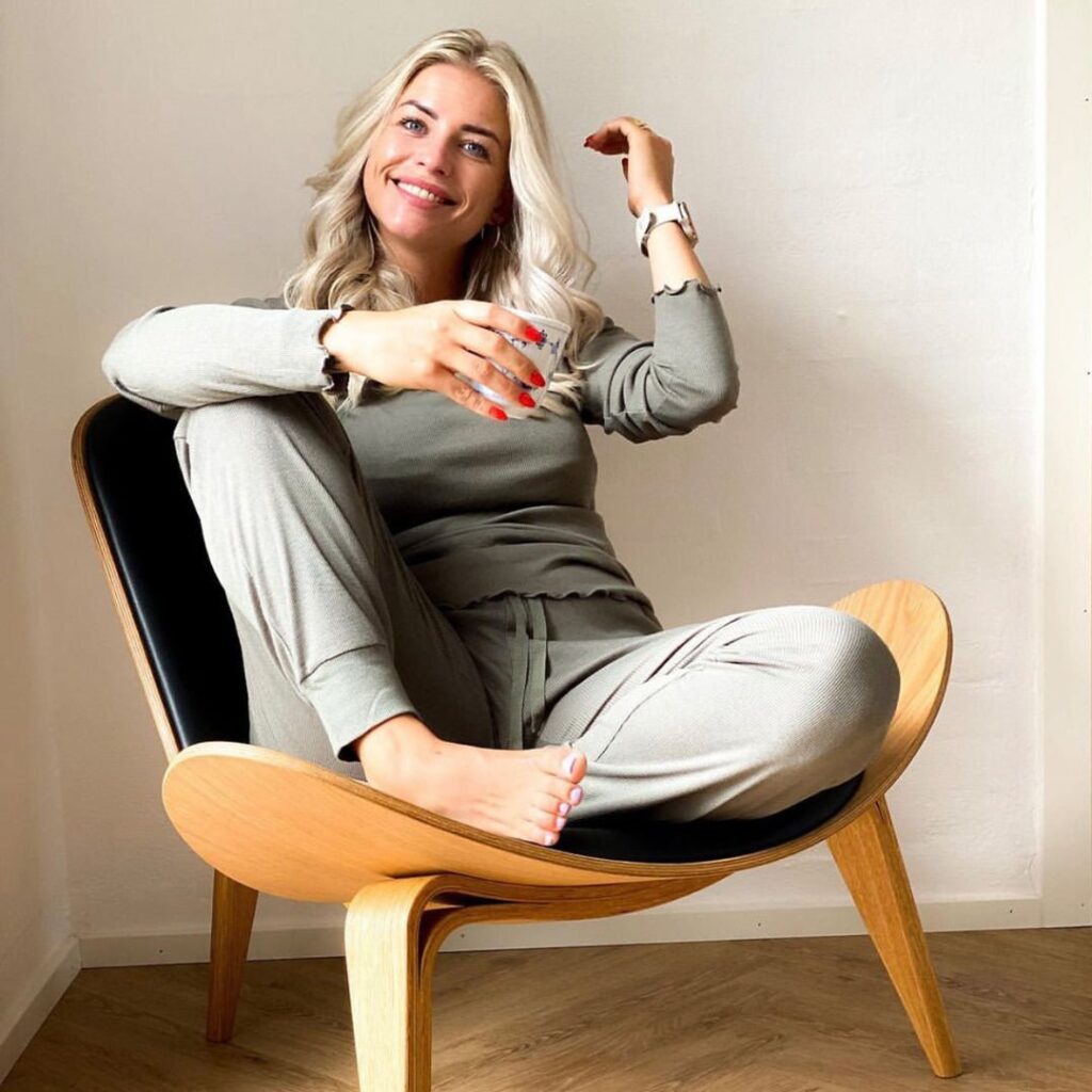 Sleek and Ergonomic Shell Chair Replica