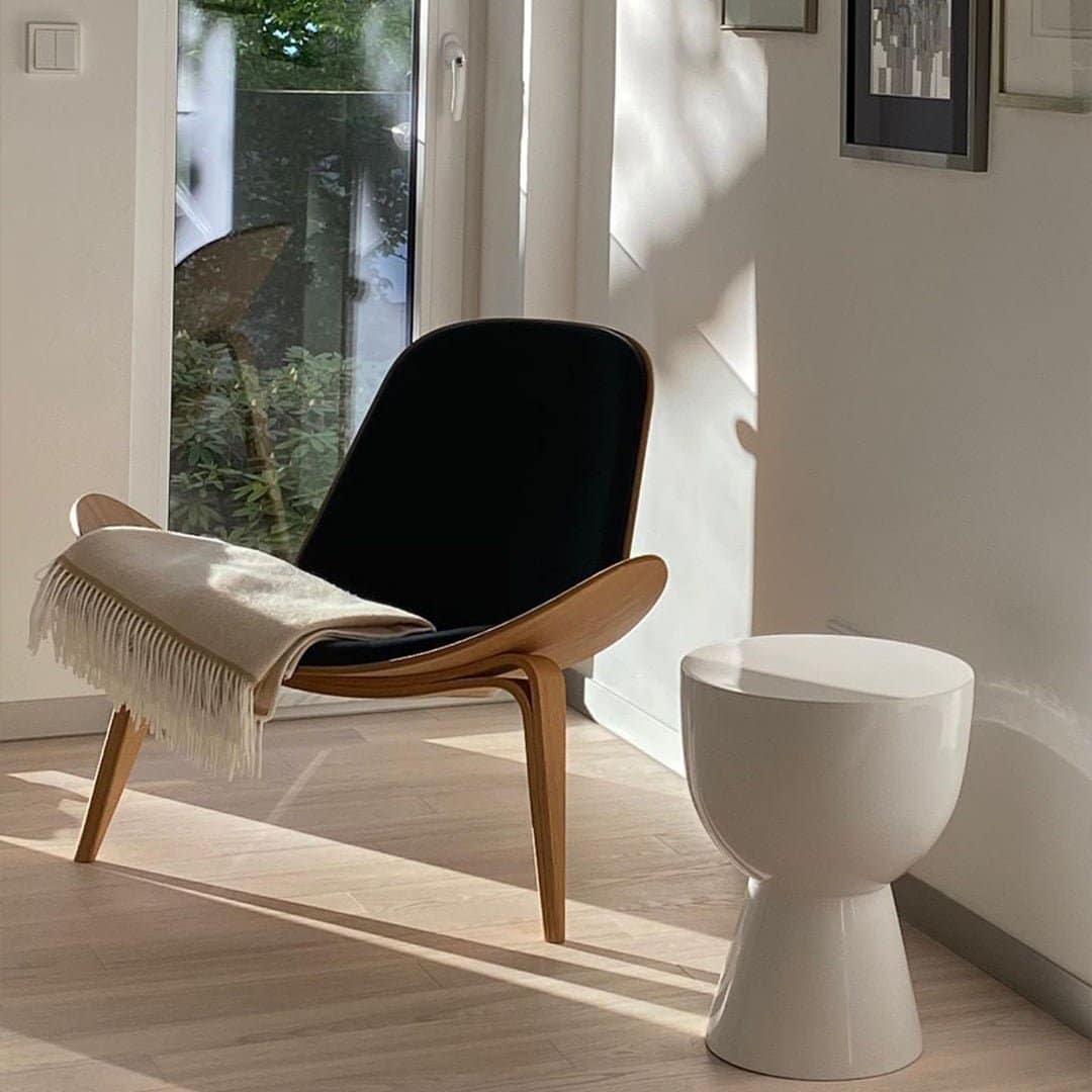 Versatile Shell Chair Replica for Any Space