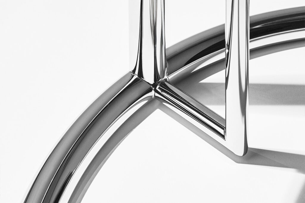 E1027 Feature 2 | Sohnne® E1027 Feature 2 - E1027 Side Table