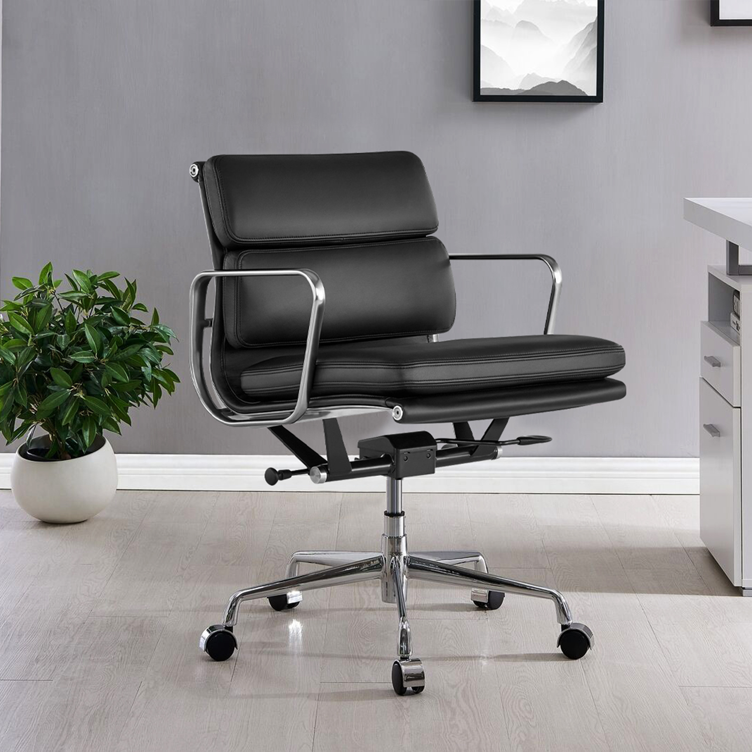 Eames Soft Pad Group Management Chair Replica by Charles & Ray