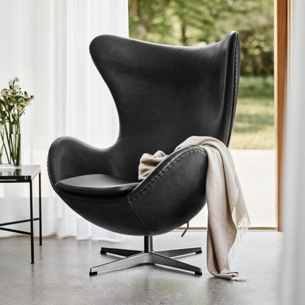 Egg Chair Black 1 scaled | Sohnne®