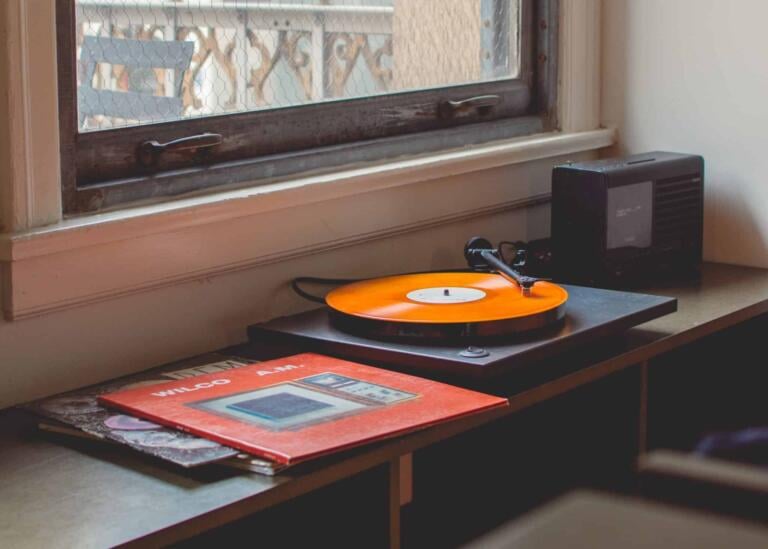 travis yewell F B7kWlkxDQ unsplash scaled scaled - spotify playlist, unique table lamp, sohnne