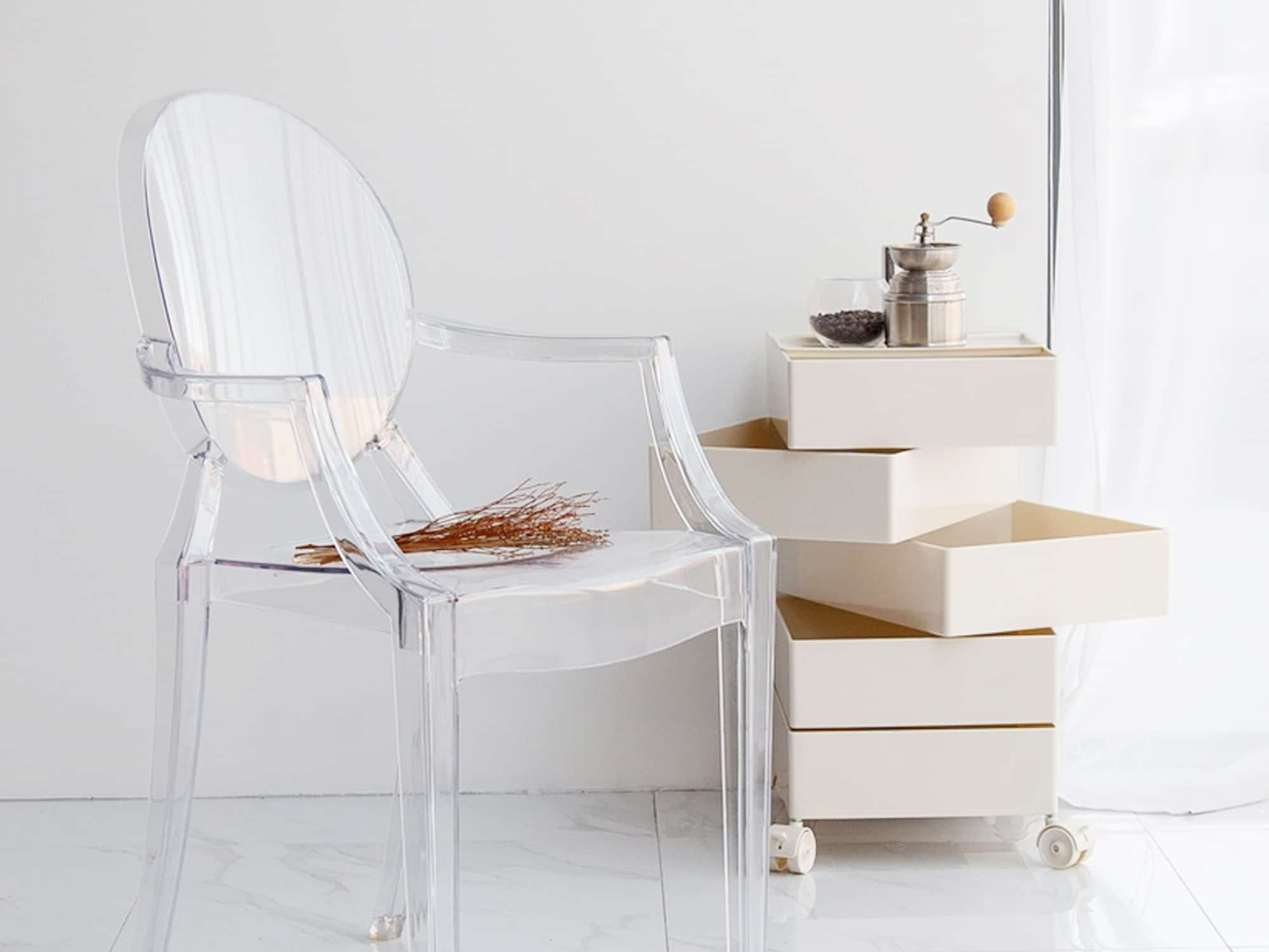 Minimalist Chairs for Small Spaces