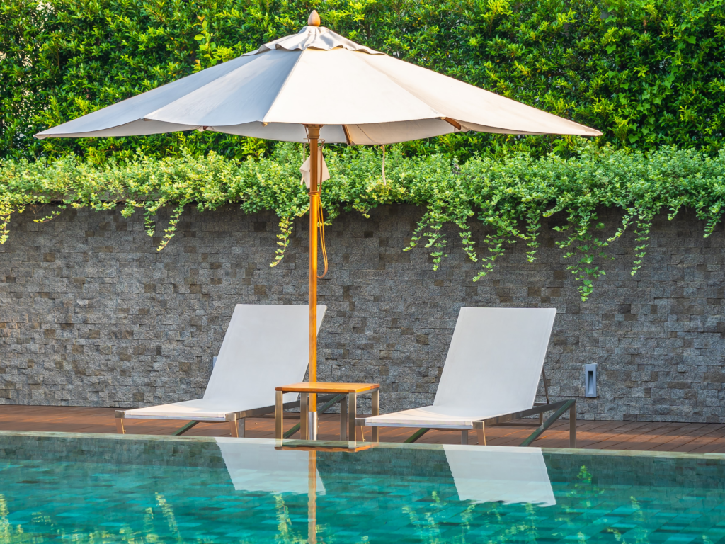 5 Best Pool Lounge Chair to Accompany Your Sunny Summer