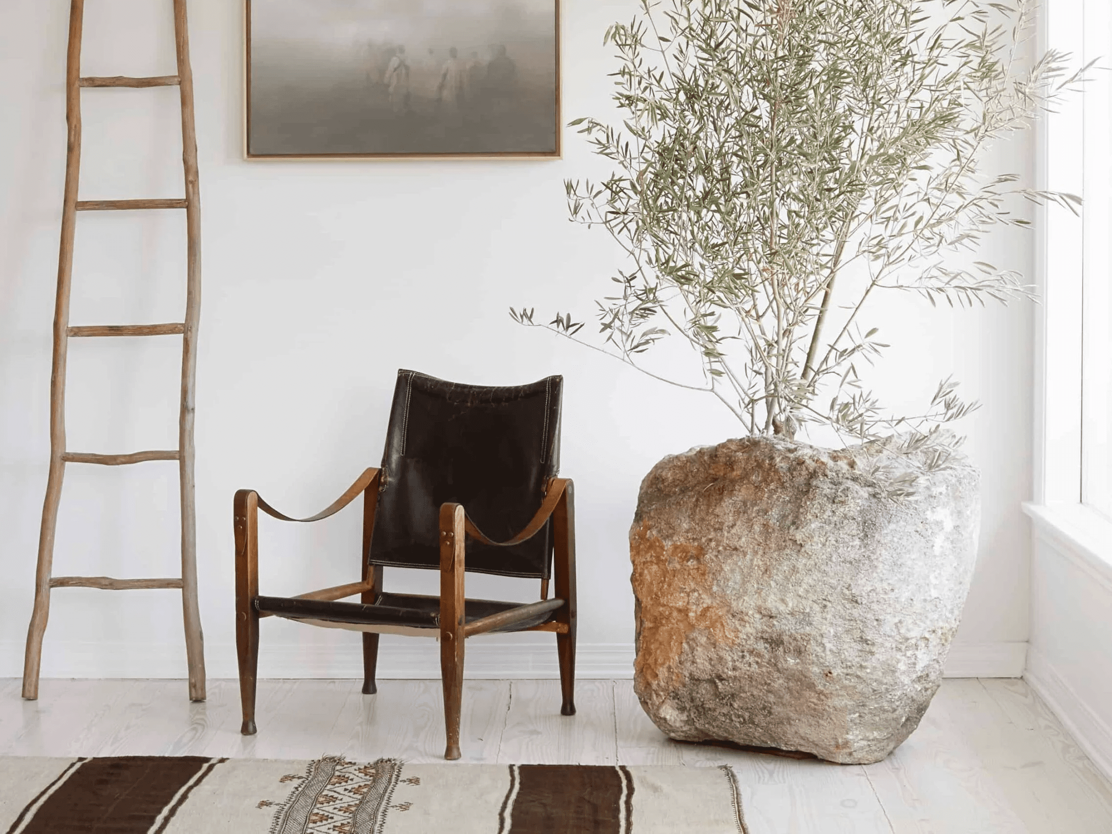 Maximized Minimalism: Best Accent Chairs for Small Spaces