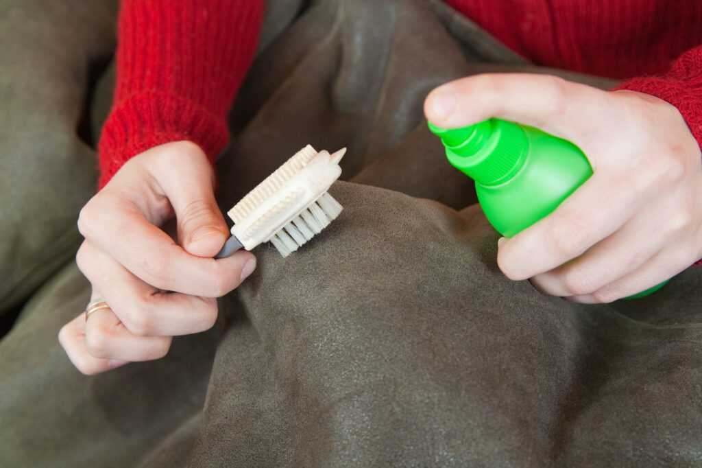 woman cleaning sheepskin with whisk broom | Sohnne®