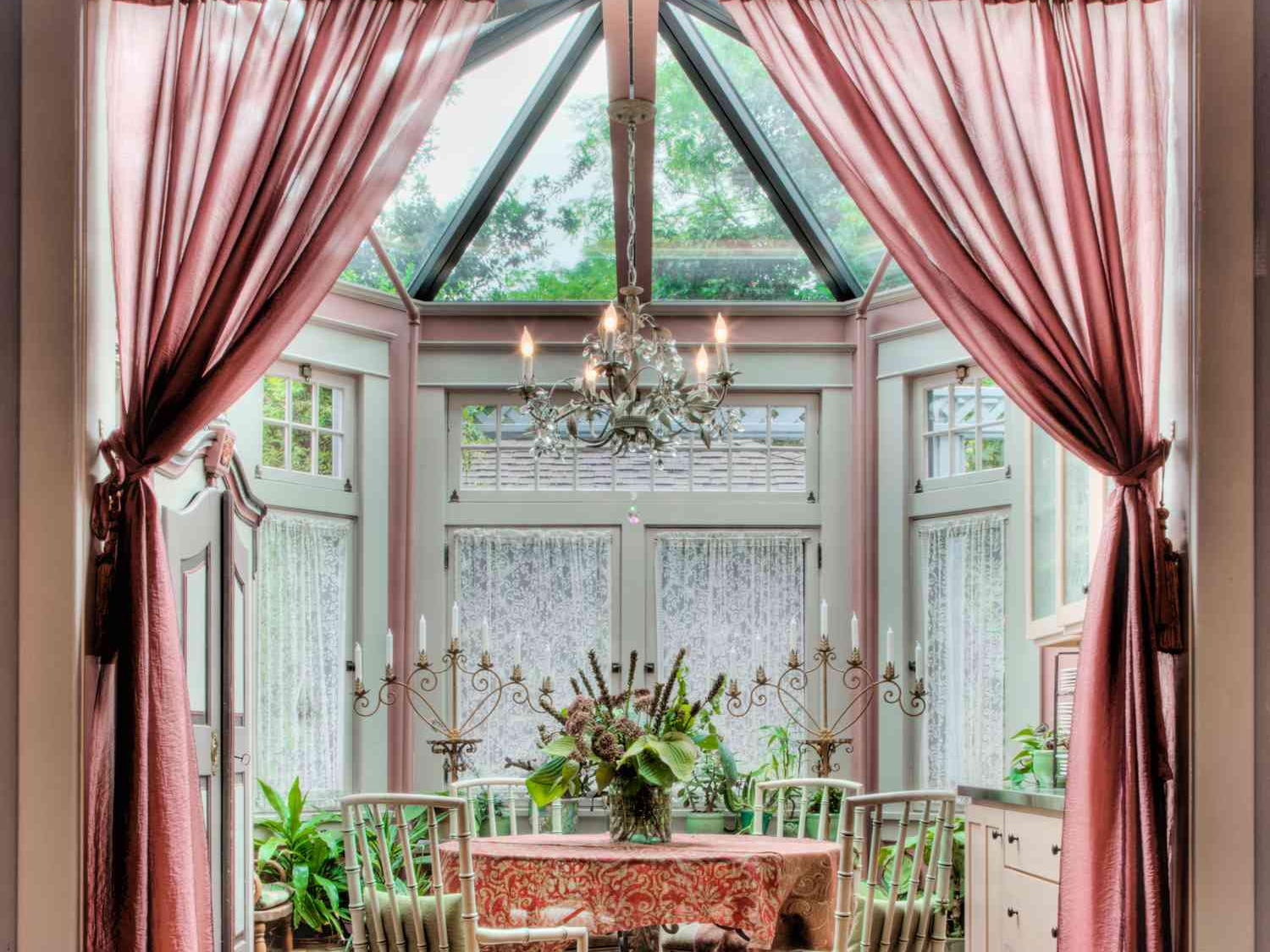 9 Sunroom Ideas Decor to Bedazzle Your Oasis