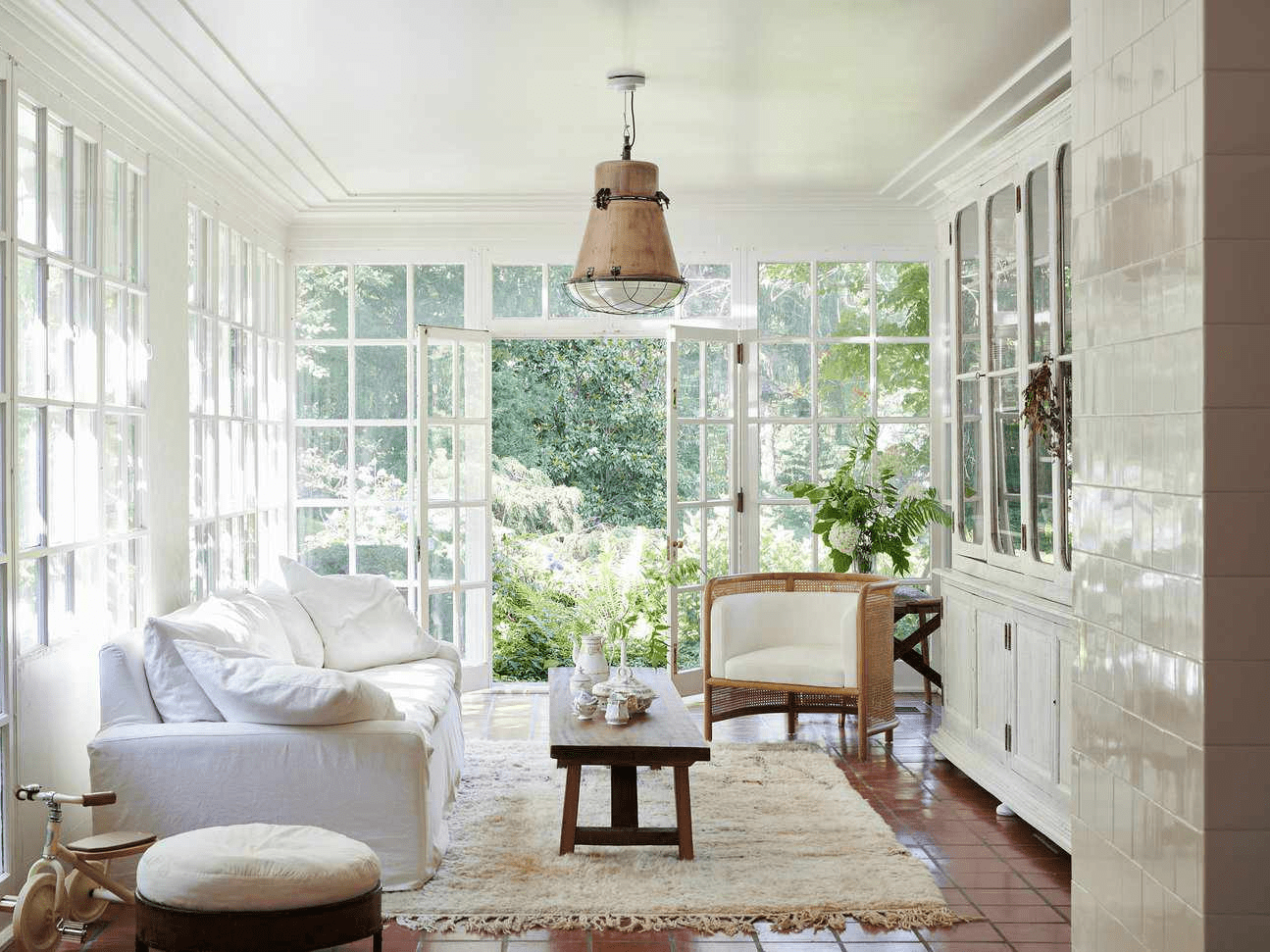 9 Sunroom Ideas Decor to Bedazzle Your Oasis