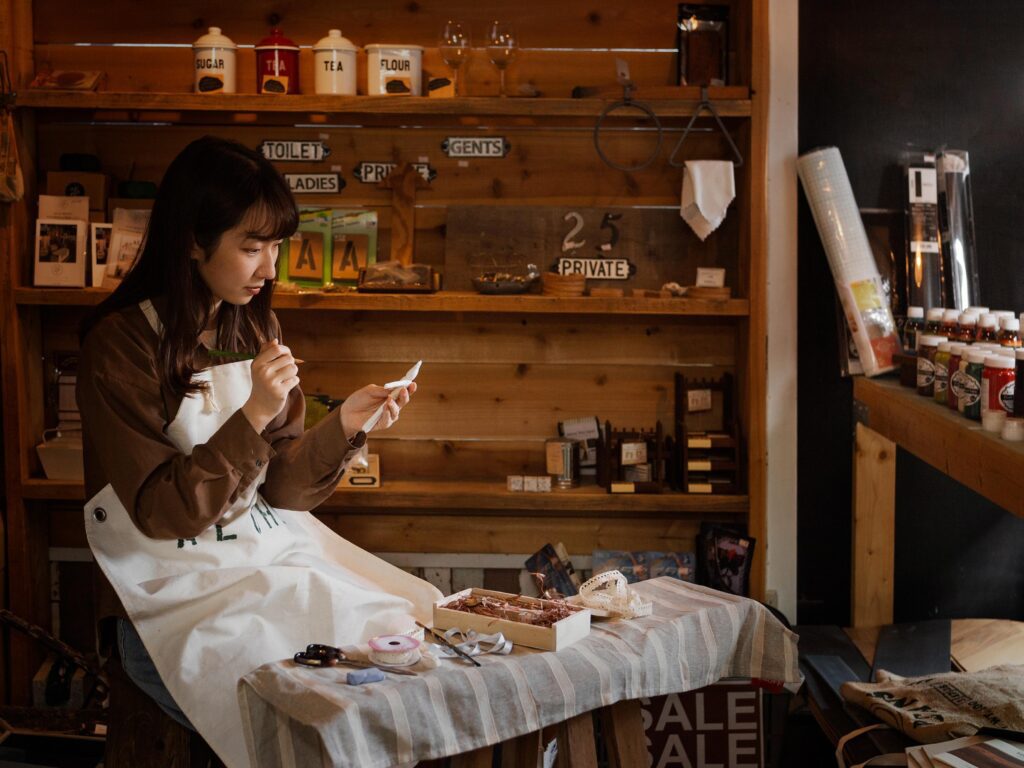 medium shot japanese woman | Sohnne®