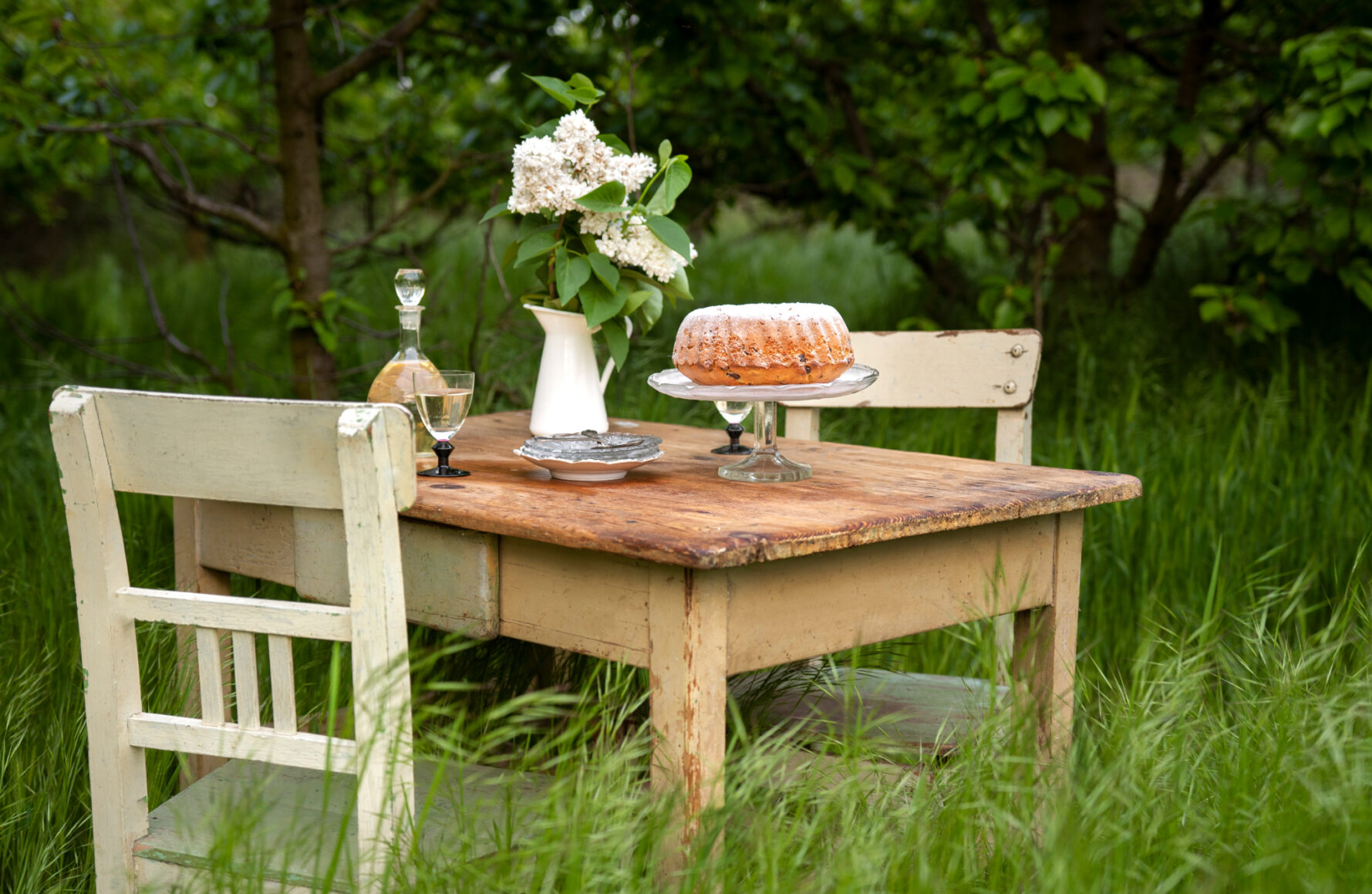 Best Outdoor Tables: Simple looking
