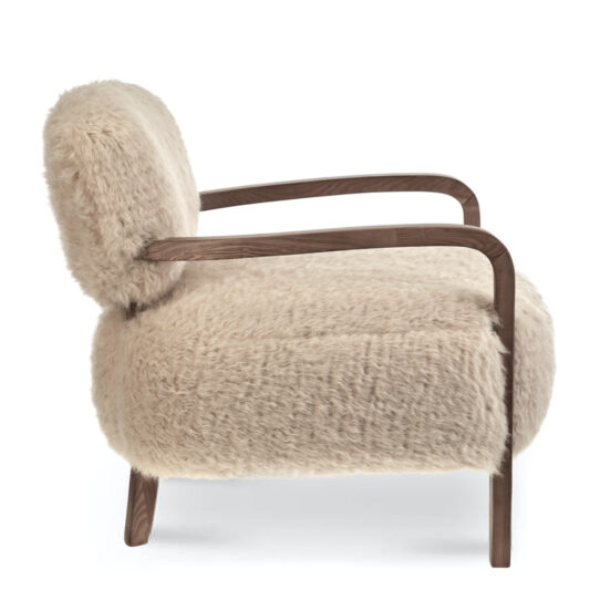 Yeti Sheepskin Armchair with Ottoman 6 | Sohnne®