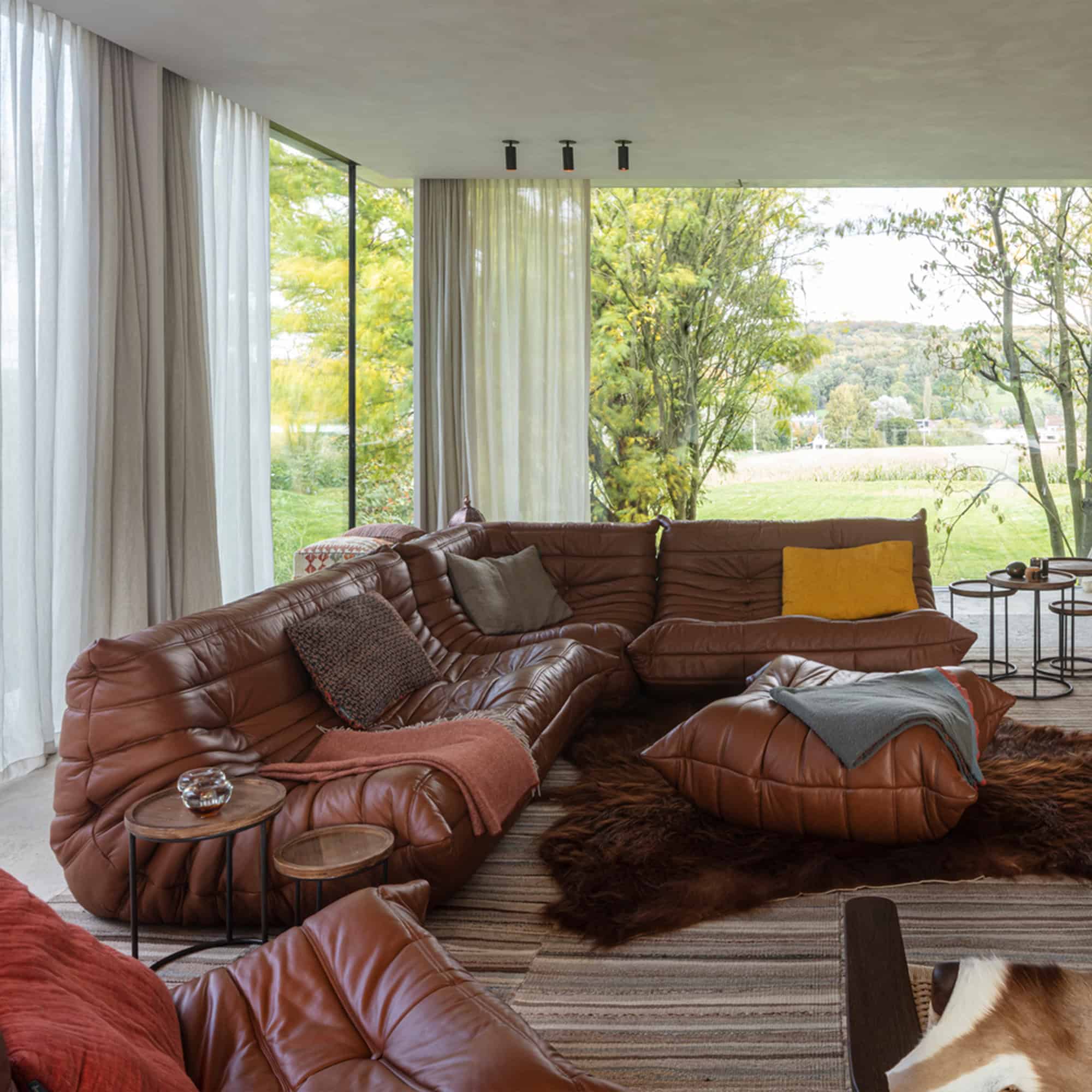 Ducaroy Leather - Brown 11 - Togo Ottoman