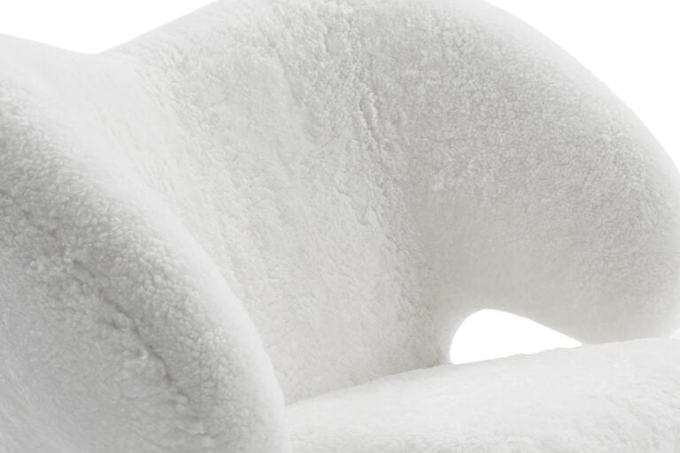Pelican Chair Feature B