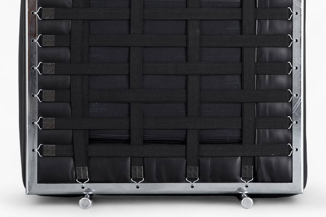 LC2 Feature 3 - LC2 Loveseat