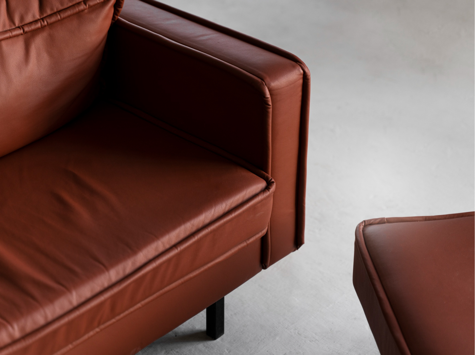 what colour goes with brown leather sofa