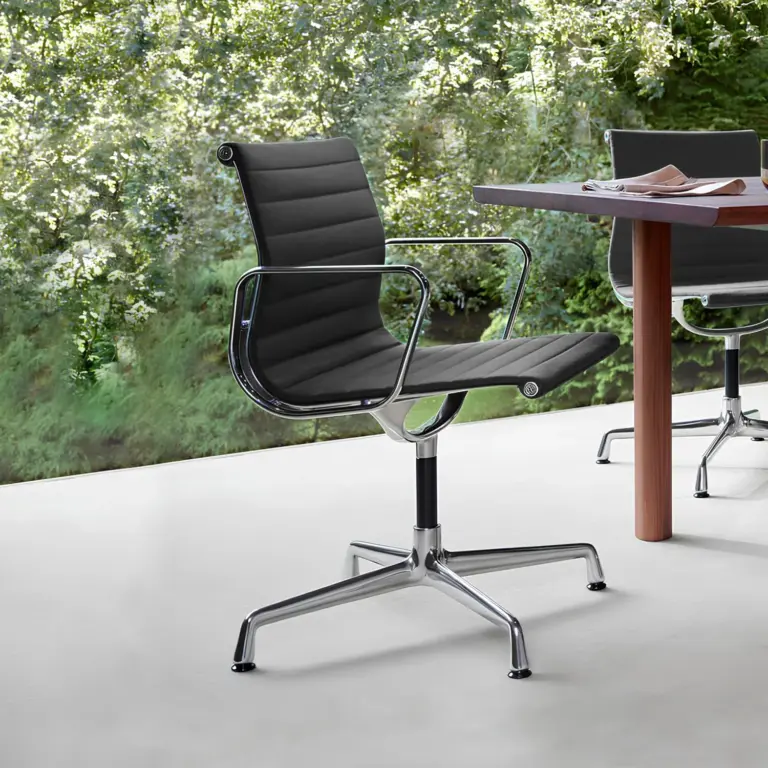 Eames Aluminum Group Chair Black 1 | Sohnne®