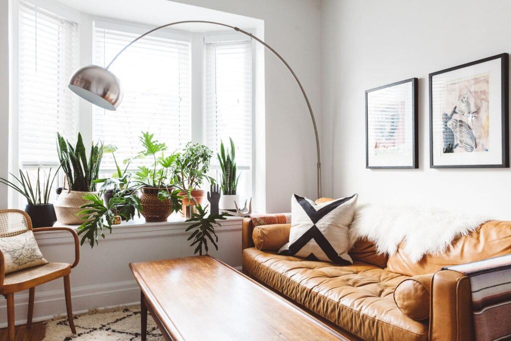 How Can Lighting Enhance Feng Shui in a Living Room?