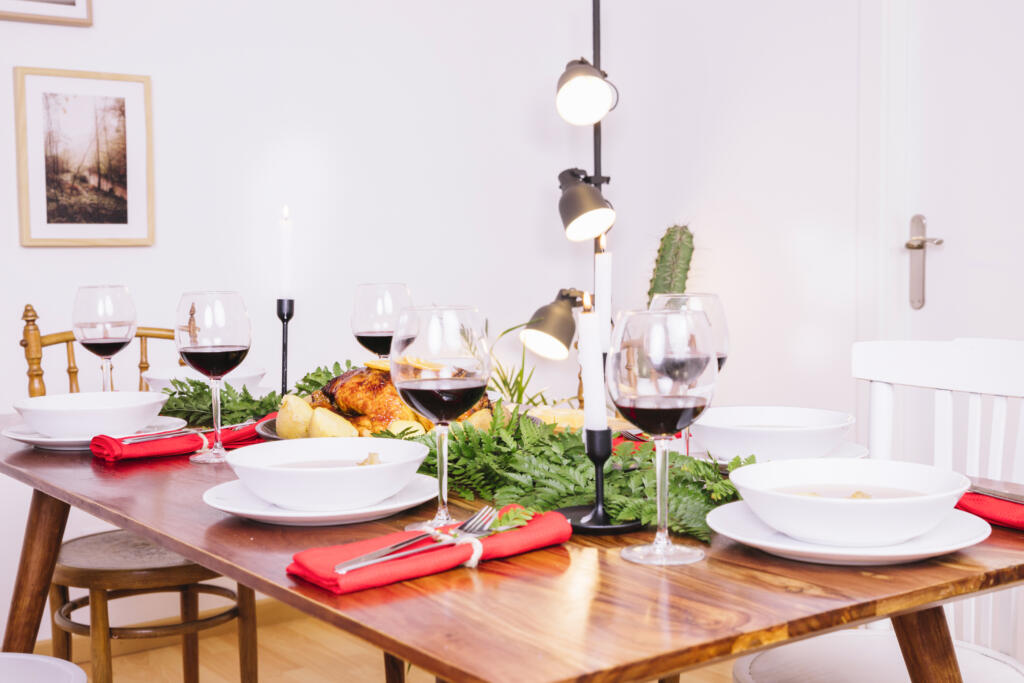 minimalist table interior 