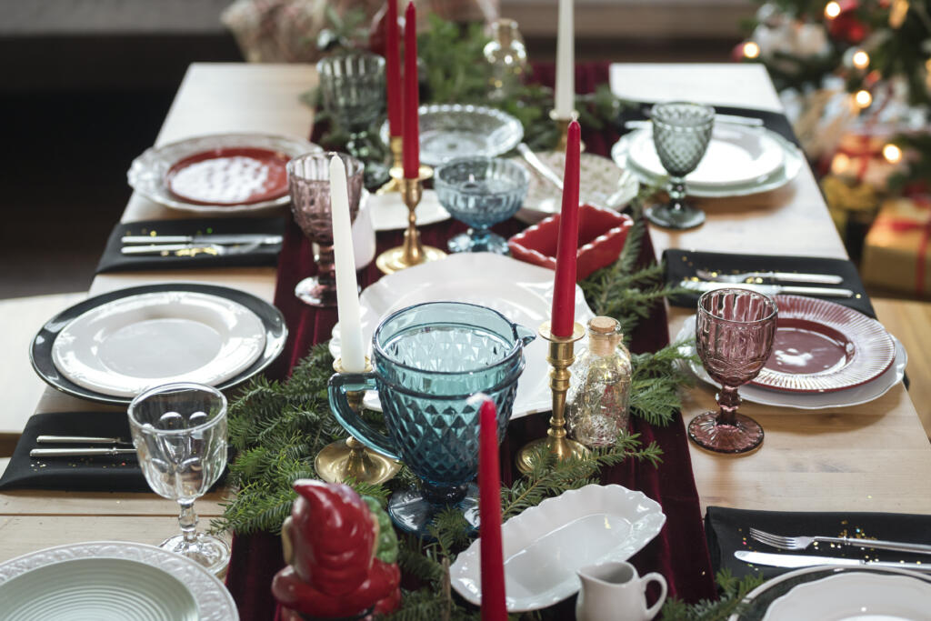 Eco-friendly table setup with natural elements.