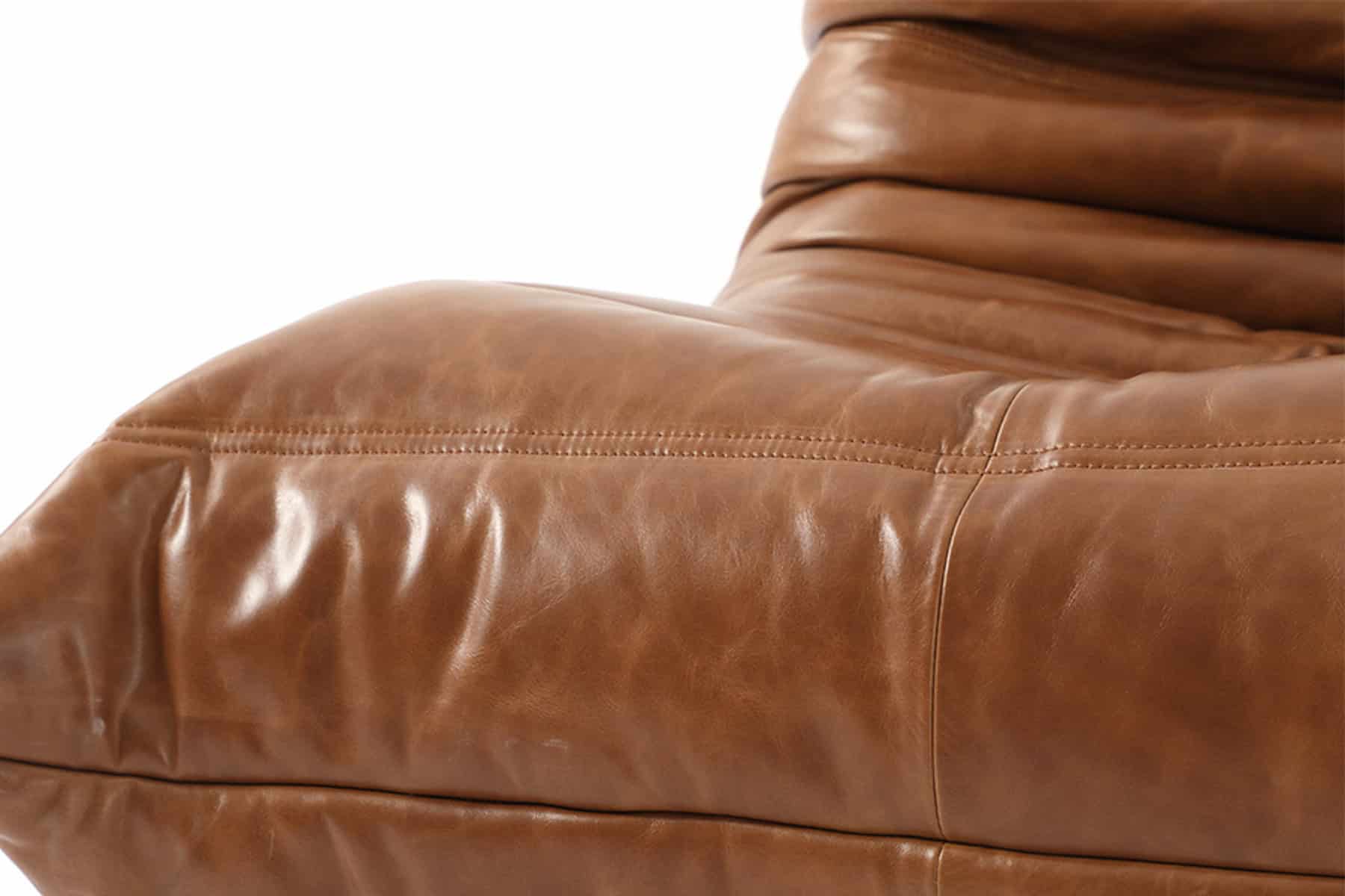 Ducaroy Configuration Leather Features 4 - Togo Configuration