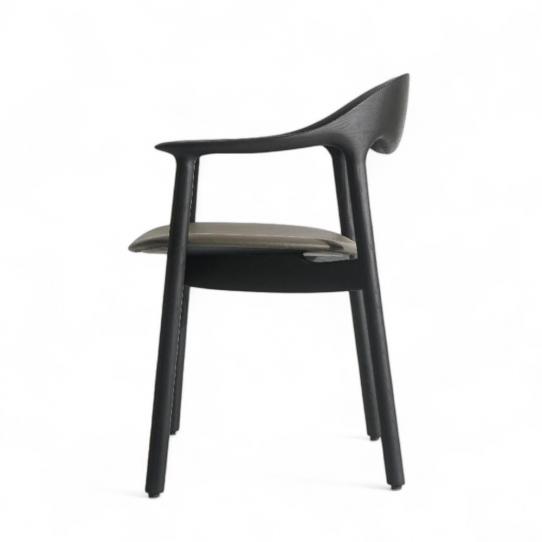 Huska Chair Replica 3