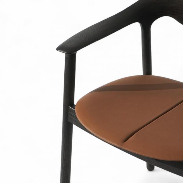 Huska Chair Replica 4