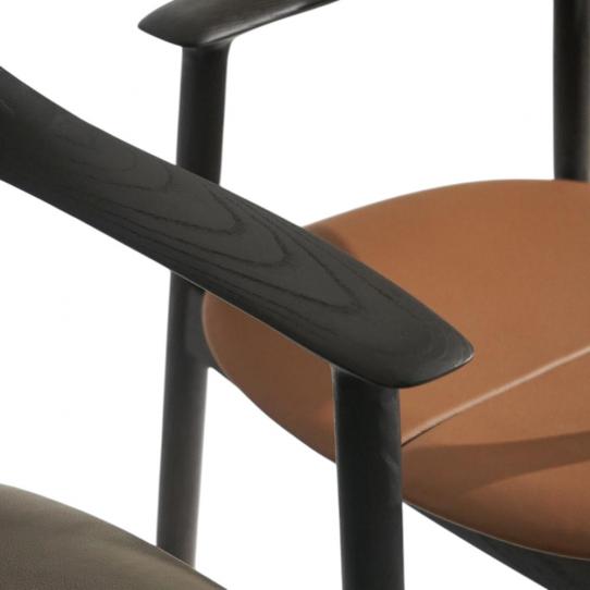 Huska Chair Replica 6