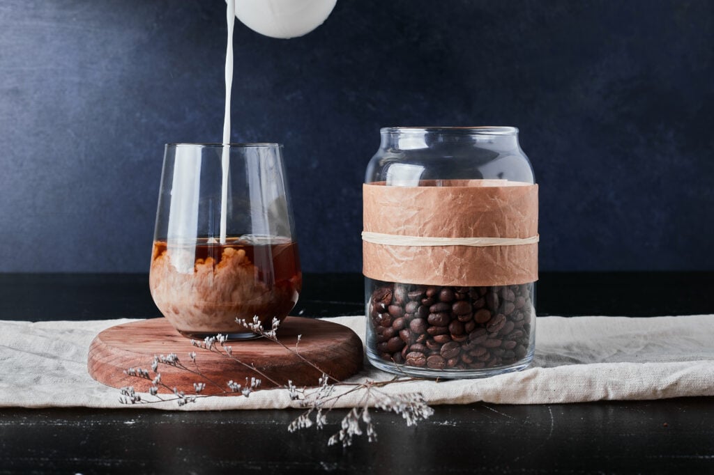 Stylish Glass Jars to Store Beans for Modern Coffee Bar Ideas